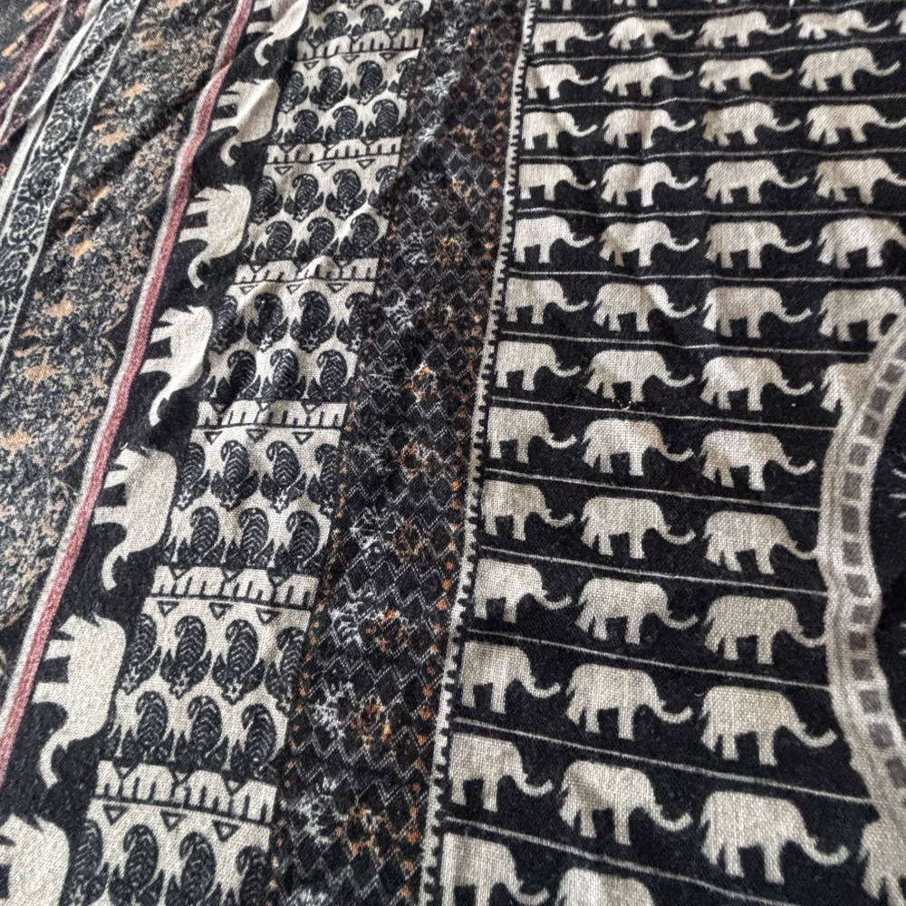 Bohoโ Elephant Print 39x39 Square Scarf Wrap Shawl Festival - Picture 3 of 8